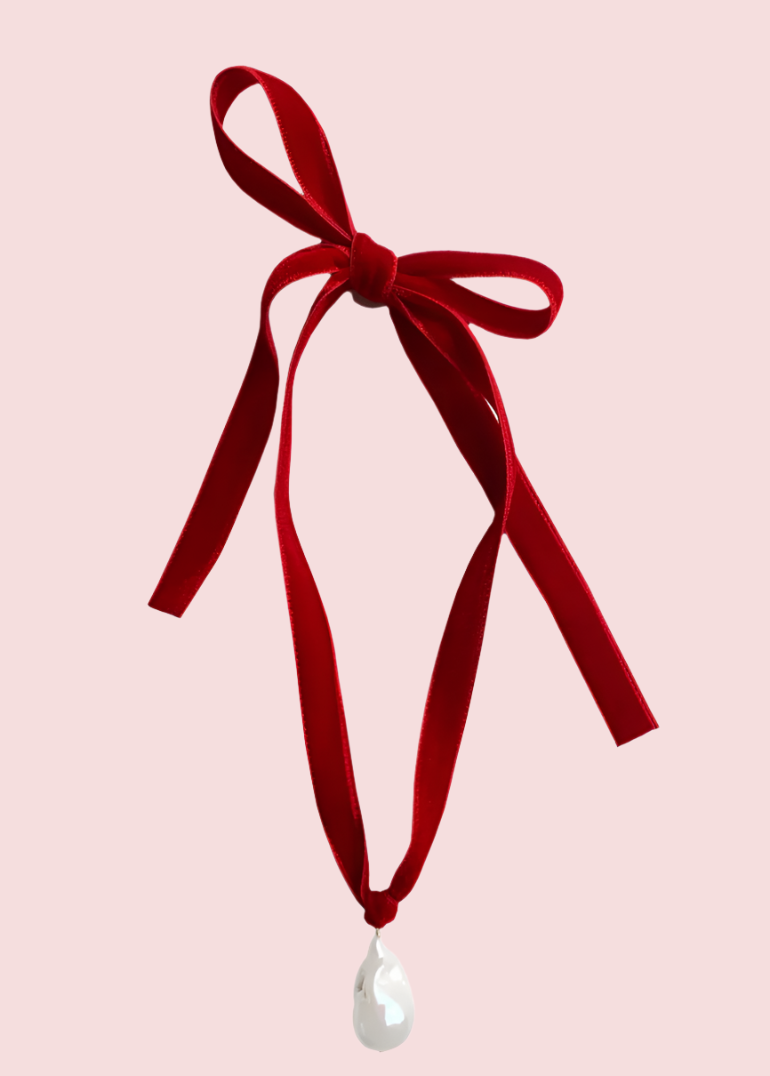 Agatha velvet pearl necklace